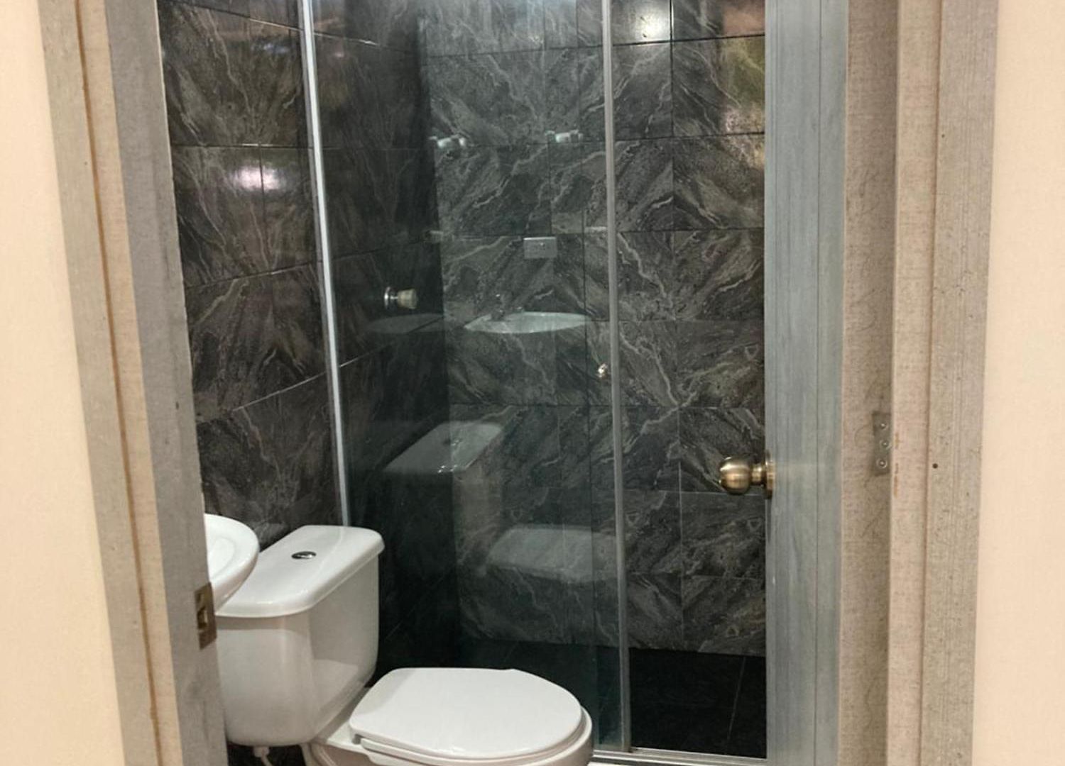 Seis Personas En Apartamento *